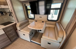 DELANO - Luxury Mini Coach for 2-4