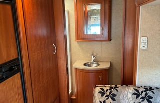 Easy Breezy 2009 Holiday Rambler 24RBF Motorhome