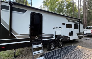 Turn-Key Getaway: Delivered & With Starlink!