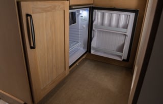 Explore & Escape - Luxury Mercedes Sprinter 2500