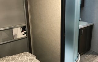 2017 Cherokee Grey wolf