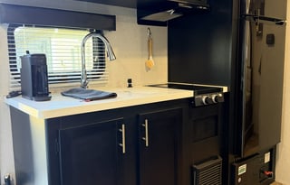 The Wandering Wolf 23 ft Black Label