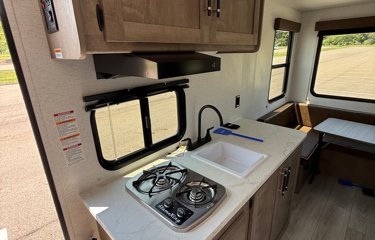 Kitchenette with sink and 2 burner stove
