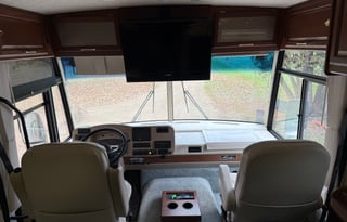 2004 Winnebago Adventurer 38N
