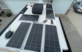 Sleeps 5, lots of upgrades! 600W solar system