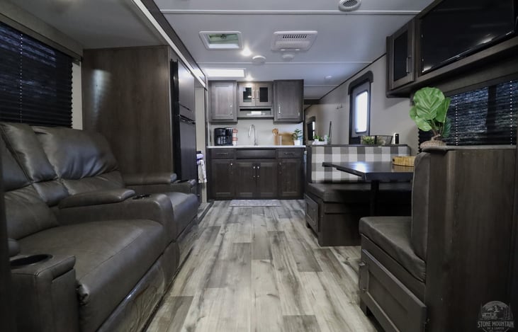 2022-Grand-Design-Transcend-Explor-297-QB-Copyright-at-StoneMountainRVs-dot-com