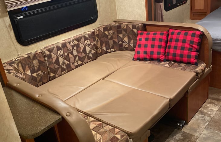 Dinette sleep configuration