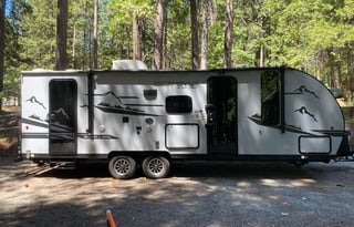 Family RV—Sleeps 8, Fully Stocked & Pet Friendly