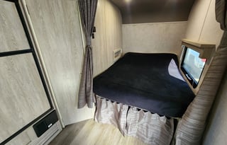 Wonderful Toyhauler that sleeps 5