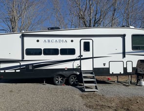 Keystone RV Arcadia Half-Ton 3370BH