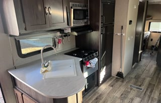 Comfortable Travel Trailer for 6 People