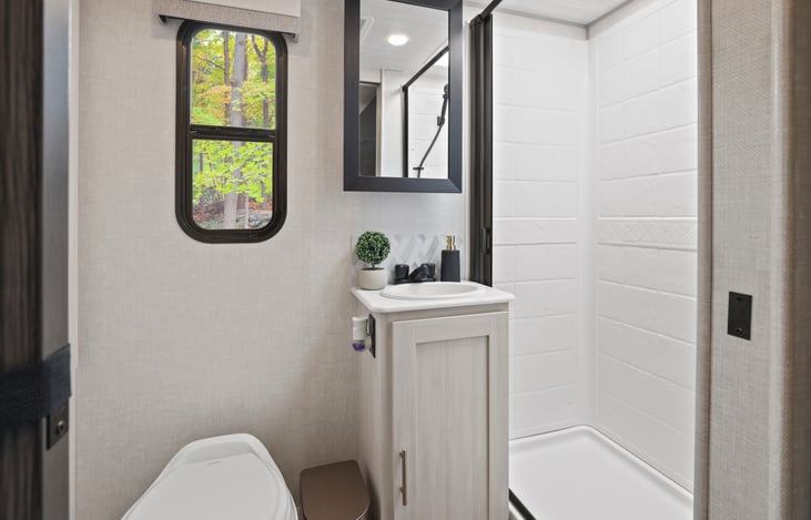 The bathroom’s got it all—a shower with awesome water pressure, a handy medicine cabinet, and plenty of comfy “sitting space.” Yep, even your bathroom breaks feel like a mini upgrade!