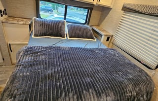 2022 Thor Motor Coach Chateau 31EV