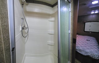 2014 Thor Motor Coach Miramar 32 1