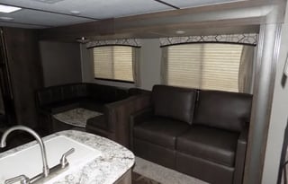 Family friendly with HUGE Bunkroom!!