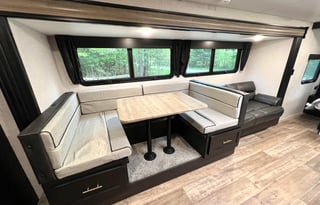 2022 GREY WOLF - PERFECT FAMILY CAMPER, SLEEPS 8