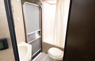 Cherokee Gray - sleeps 6 w/pvt queen & bunks