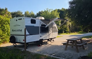 Cute and Effortless RV (Delivery Only)