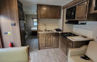 "Apollo" The Family Friendly Redhawk (sleeps 8)