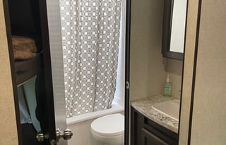 The Trailhead Lodge – Pet-Friendly Family Camper