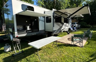 Happy Glamping in the Open Range with 1 1/2 baths!