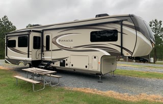 LUXURY Jayco Pinnacle Deluxe **Largest bedroom**