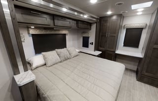 31-*NEW* 2021 Georgetown 4-sleeper Luxury Class A