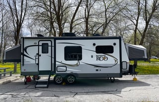 Beautiful Forest River 23FL, Sleeps 8, Open Layout