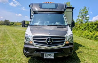 Itasca Navion | Classy Mercedes RV with 2 slides