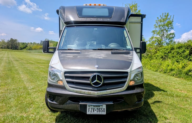 Well-built Winnebago Class C RV on the Mercedes Sprinter chassis with 2 slide outs.