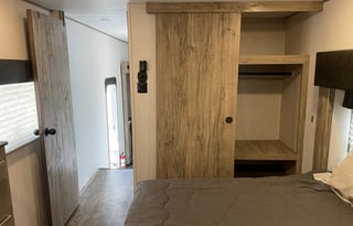 2021 ForestRiver RV Cherokee Arctic Wolf Suite3770