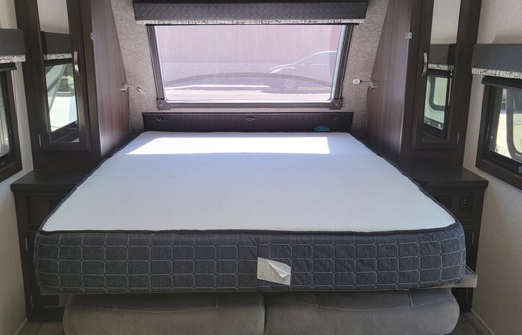 Upgraded Utopia 10 inch foam hinge mattress.