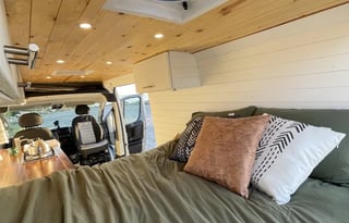 Off grid campervan with TV & ROOFTOP DECK