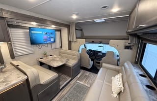 2023 Thor Motor Coach class C 31 feet