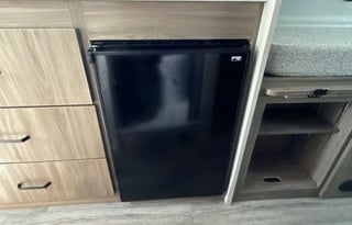 B01 - Thor Twist Van - The RV Rental Factory