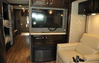 2017 Thor Motor Coach Miramar 37.1 Bunk