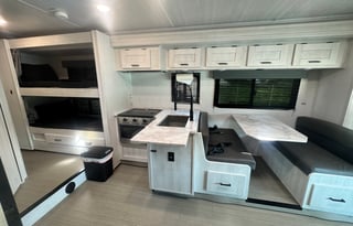 Luxury Family RV • Sleeps 8 • Bunks | Scout