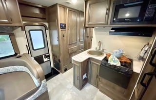 2019 Coachmen RV Freelander 26DS - Low miles