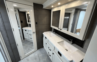 BEACON w/ King Bed, Res Kitchen 1.5 Baths & W/D