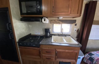 Bunkhouse - Cozy Camper! Sleeps 5-7