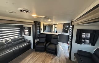 Forest River Cherokee ** Big living area(OKFL2163)