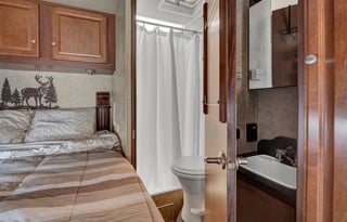 Your Home on Wheels: Stylish & Spacious Motorhome