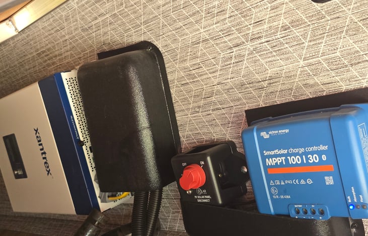 Solar panel main power disconnect