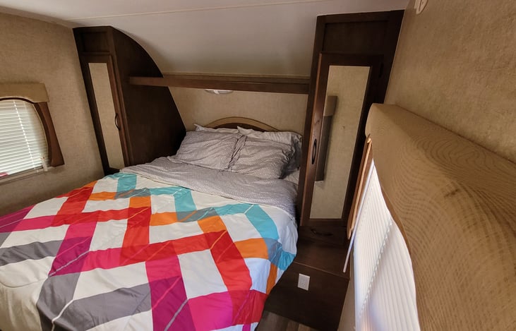 Bedroom Queen Bed & Wardrobes