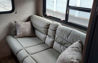 2020 Dutchmen RV Coleman Lantern LT Series 202RDWE