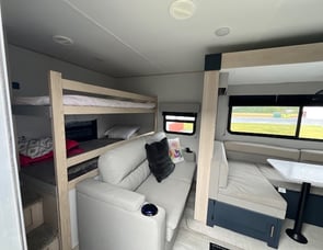 Prime Time RV Avenger 28BHS
