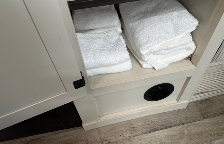 6 bath towels & 6 hand towels included in rental
