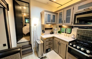 The Perfect Glamping Getaway! 3bds, TWO bathrooms!