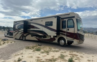 2017 Fleetwood RV Discovery LXE 40E