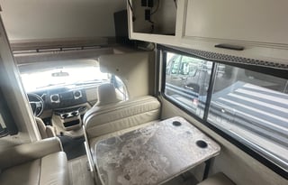 C8: NEW 2022 Thor LUXURY BIG Bed,8 Sleeper,Solar